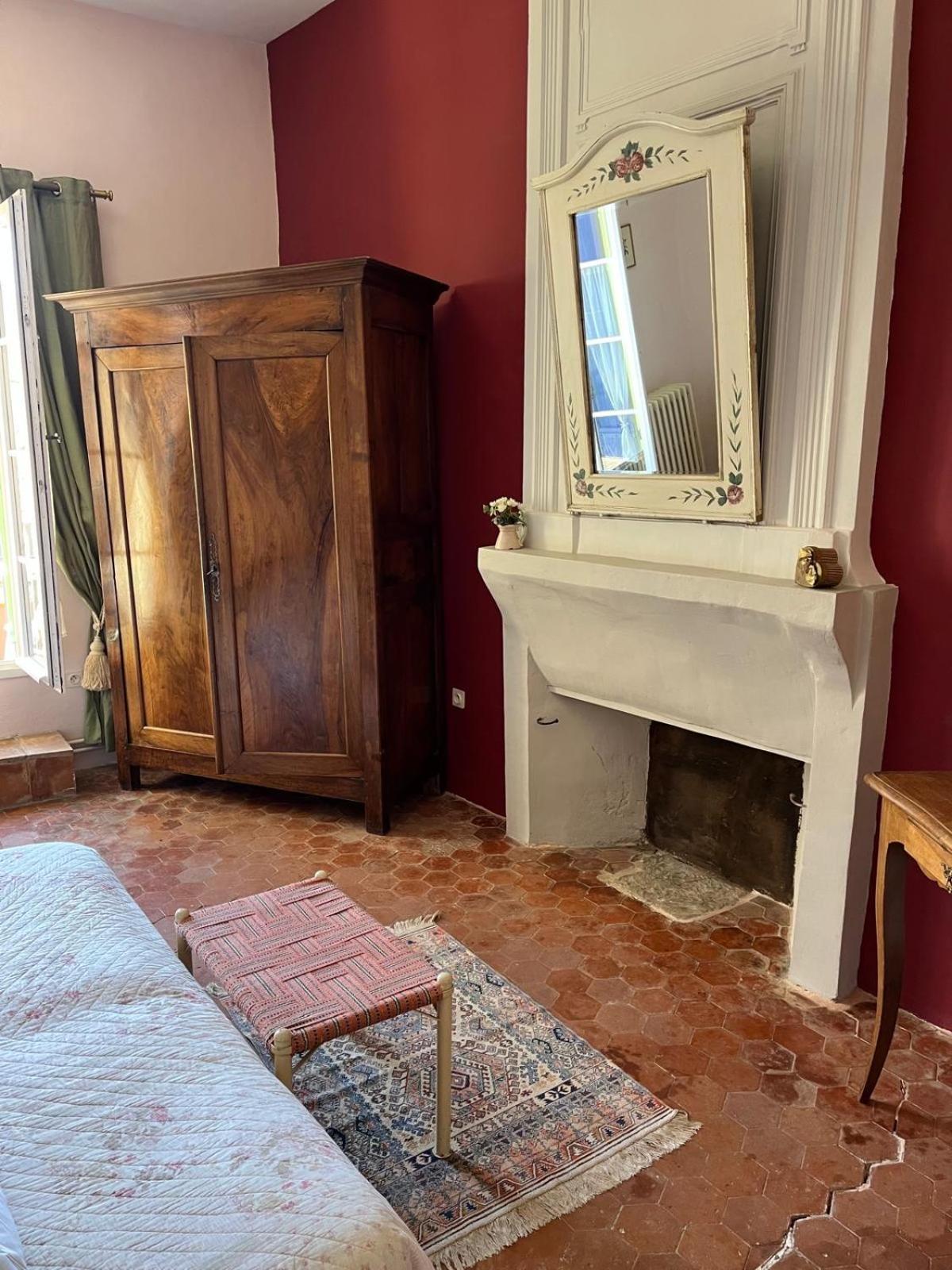 La Sarrasine Hotell Villes-sur-Auzon Eksteriør bilde