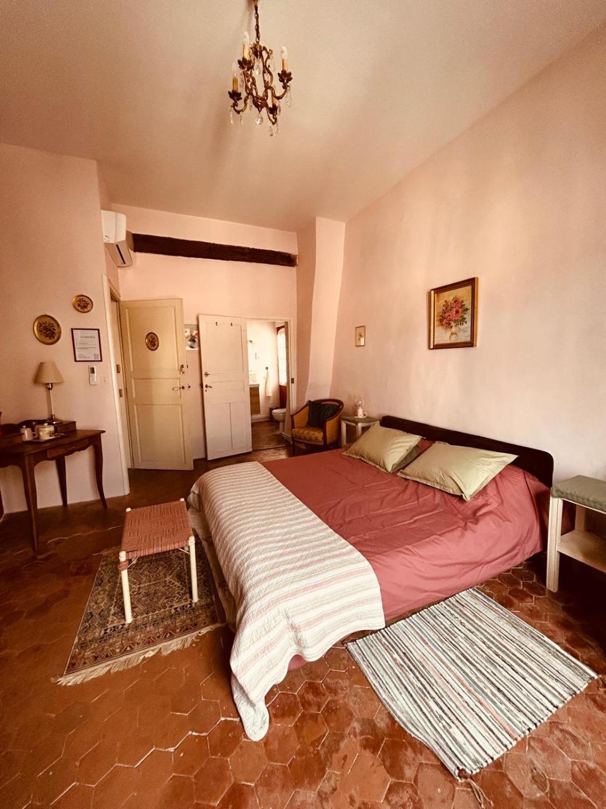 La Sarrasine Hotell Villes-sur-Auzon Eksteriør bilde