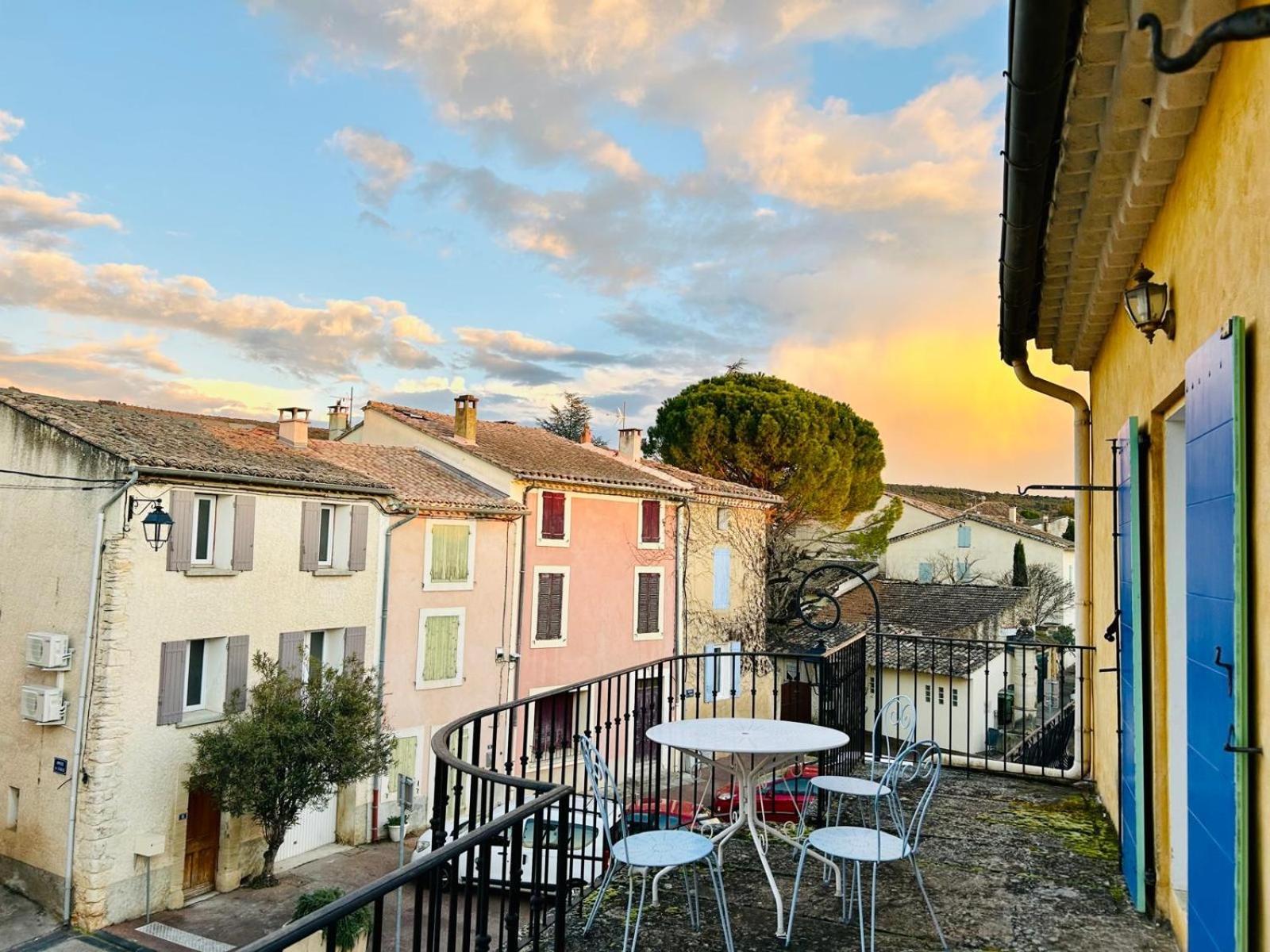 La Sarrasine Hotell Villes-sur-Auzon Eksteriør bilde